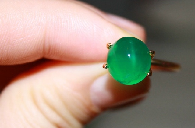 emerald cat eye 5.94ct on ring